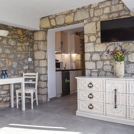 Villa Coastal Stone Hideaway With Stunning Scenery à Kitriaí Extérieur photo