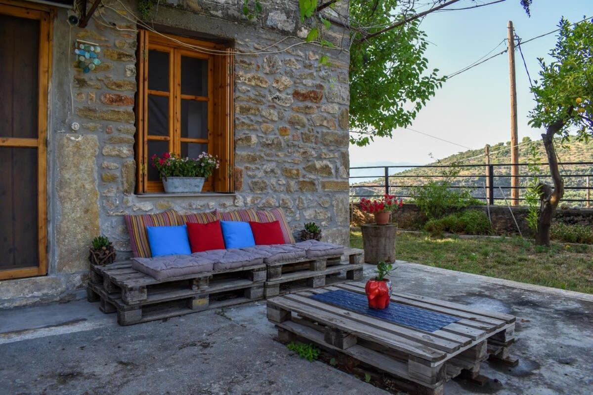 Villa Coastal Stone Hideaway With Stunning Scenery à Kitriaí Extérieur photo