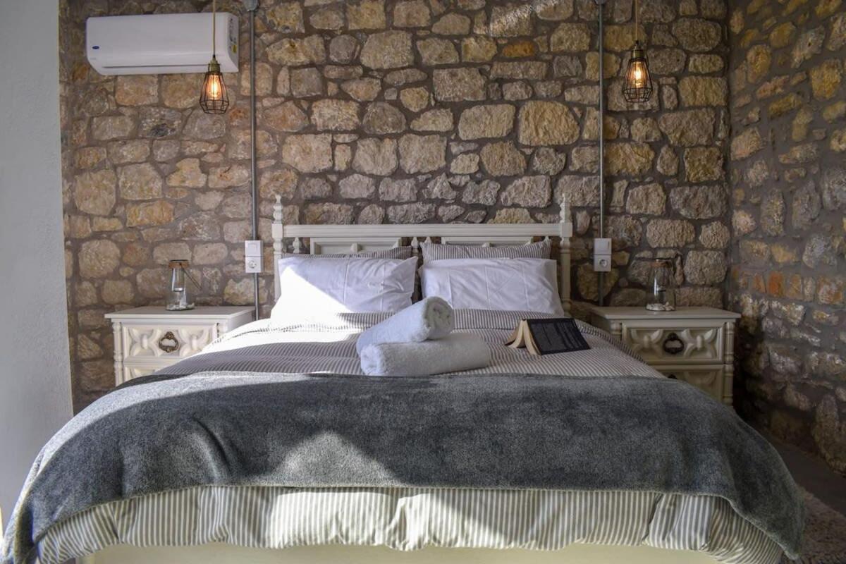 Villa Coastal Stone Hideaway With Stunning Scenery à Kitriaí Extérieur photo