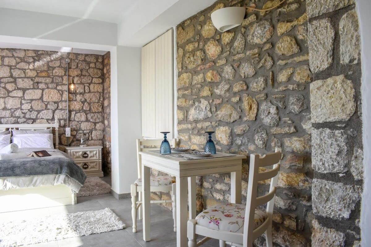 Villa Coastal Stone Hideaway With Stunning Scenery à Kitriaí Extérieur photo
