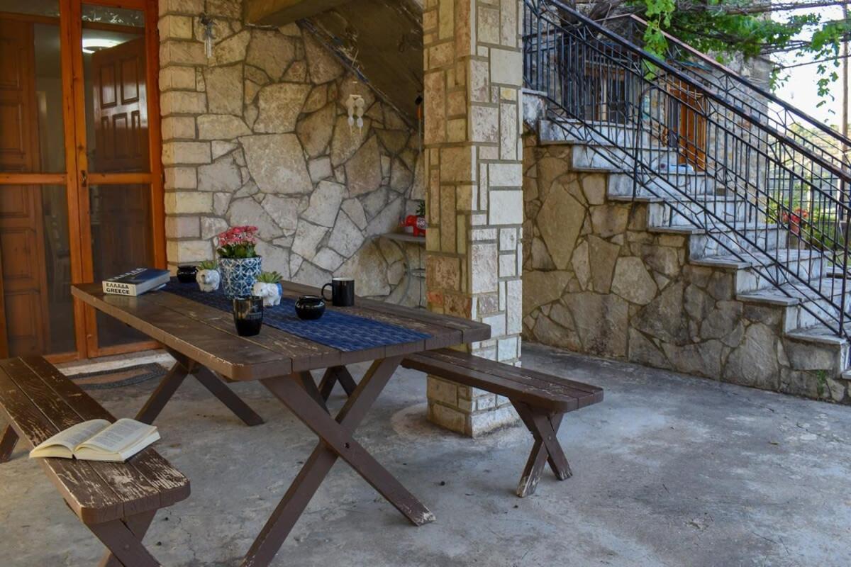 Villa Coastal Stone Hideaway With Stunning Scenery à Kitriaí Extérieur photo