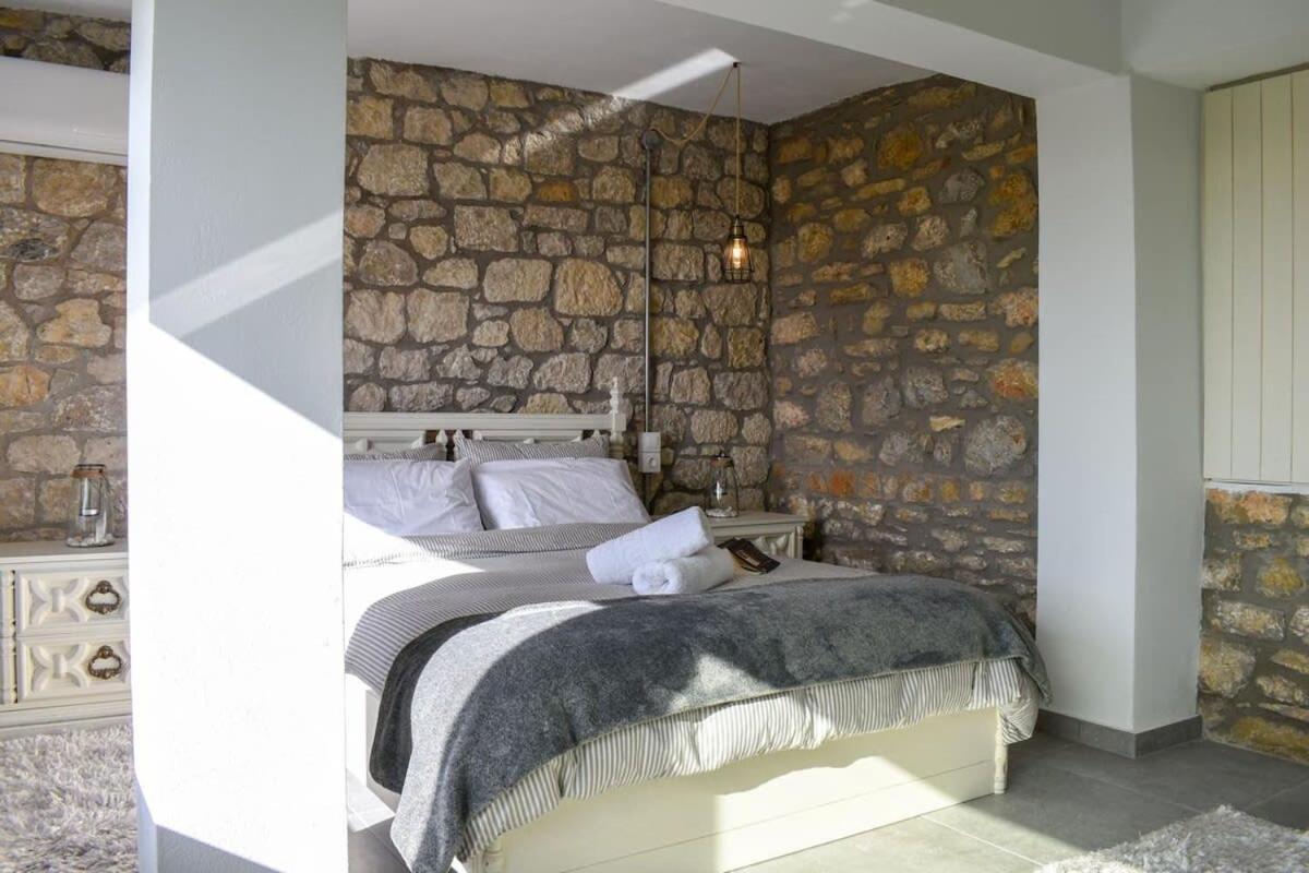 Villa Coastal Stone Hideaway With Stunning Scenery à Kitriaí Extérieur photo