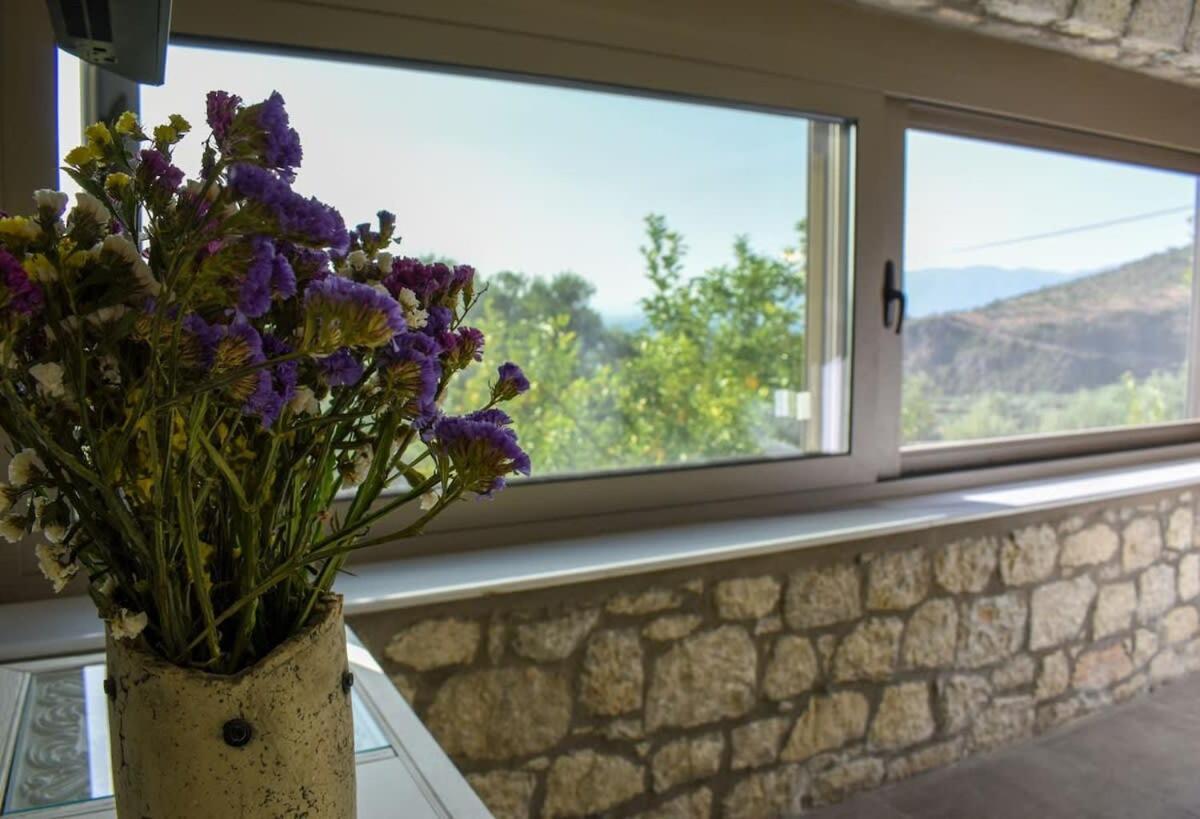 Villa Coastal Stone Hideaway With Stunning Scenery à Kitriaí Extérieur photo